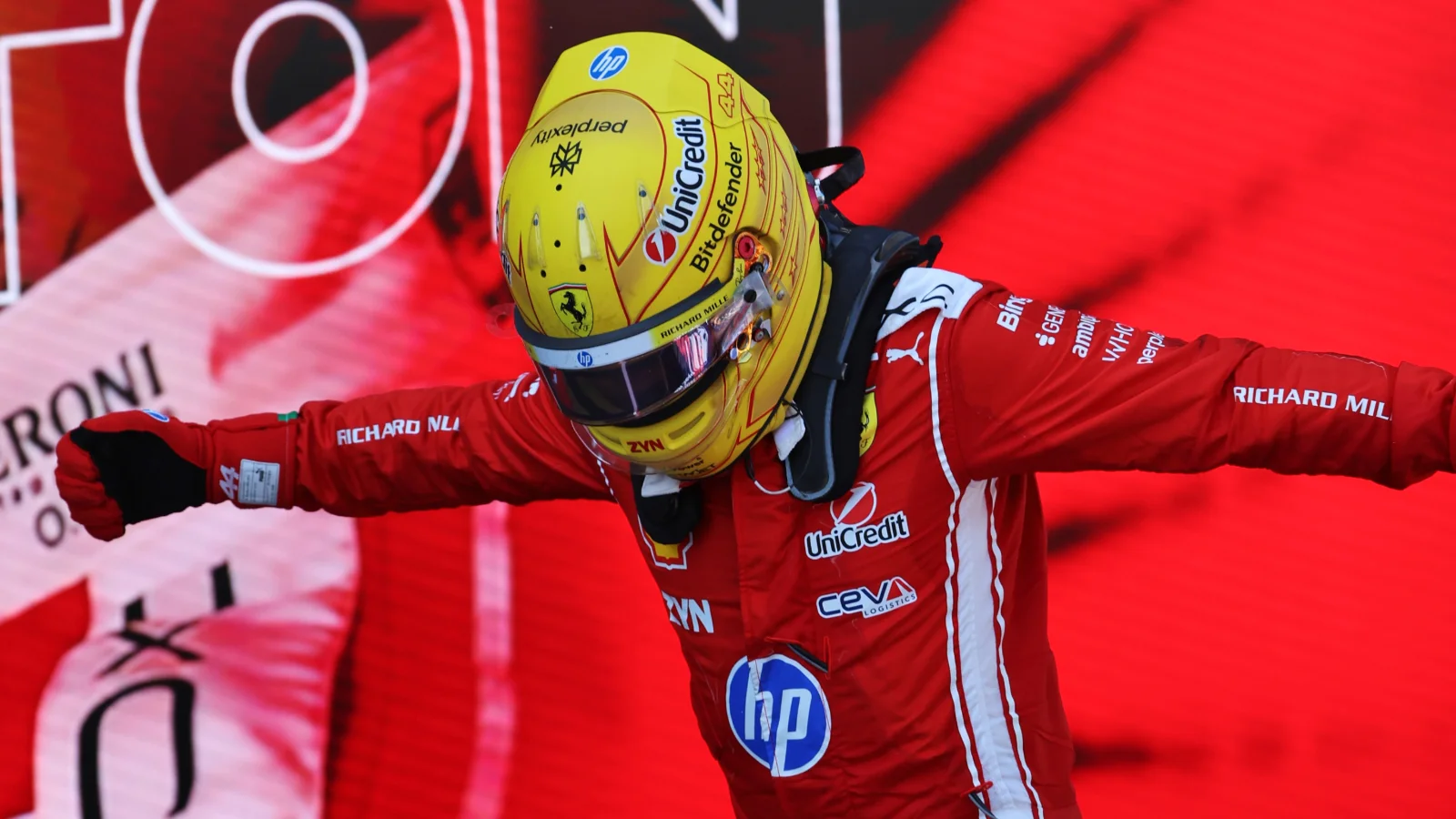 lewis hamilton - ilustrasi berita Mengakui Kesalahan: Mengapa 'Makan Kata' soal Lewis Hamilton Tahun Lalu Adalah…
