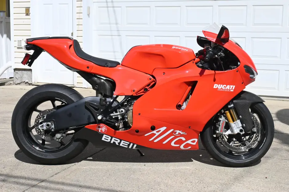 ducati desmosedici rr - ilustrasi berita 2008 Ducati Desmosedici RR Dijual di Kanada: Replika GP6 Langka