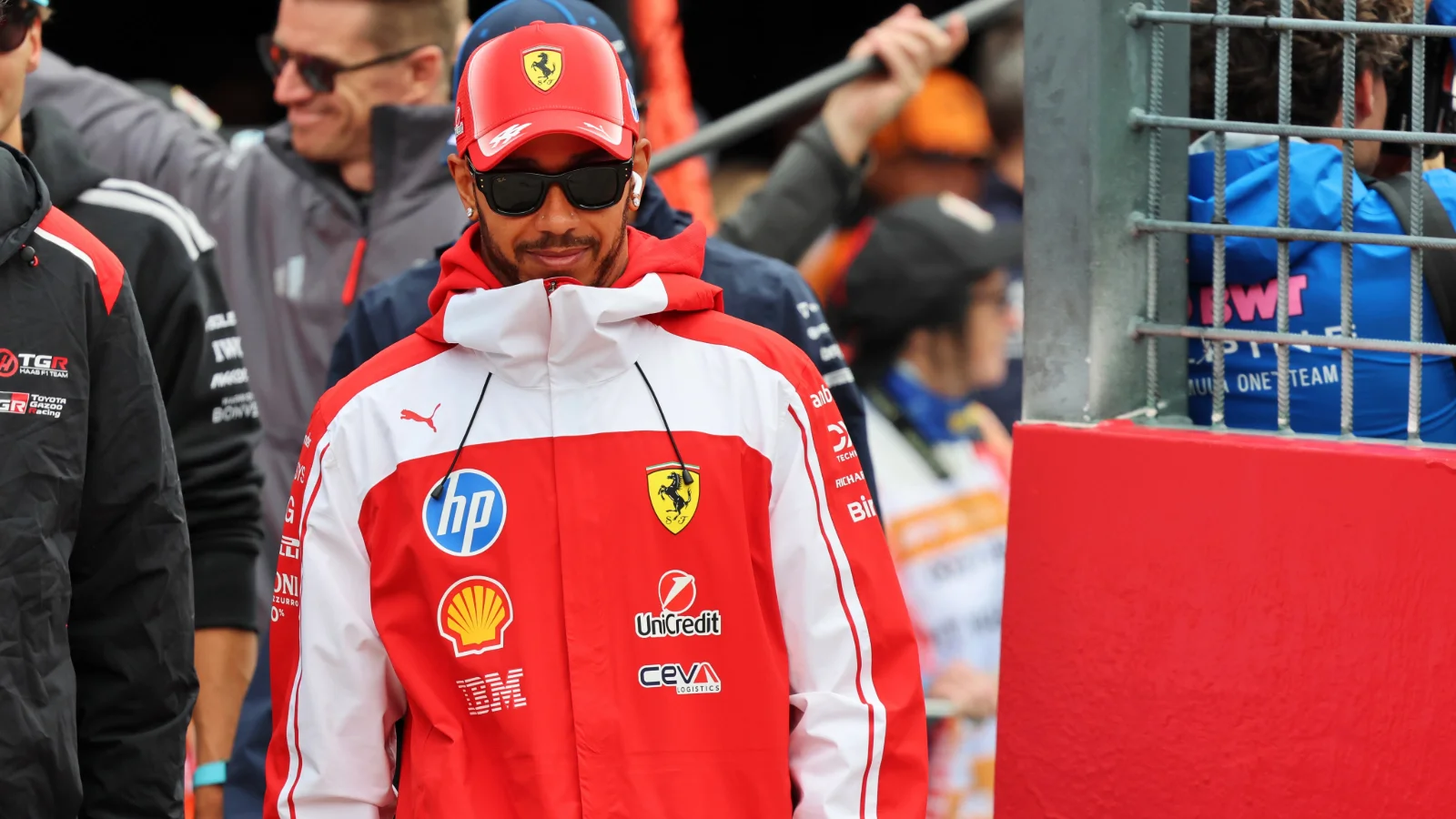 lewis hamilton - ilustrasi berita Lewis Hamilton: Tanda 'membesarkan' bagi Ferrari, namun ia akui kesalahan di Spa