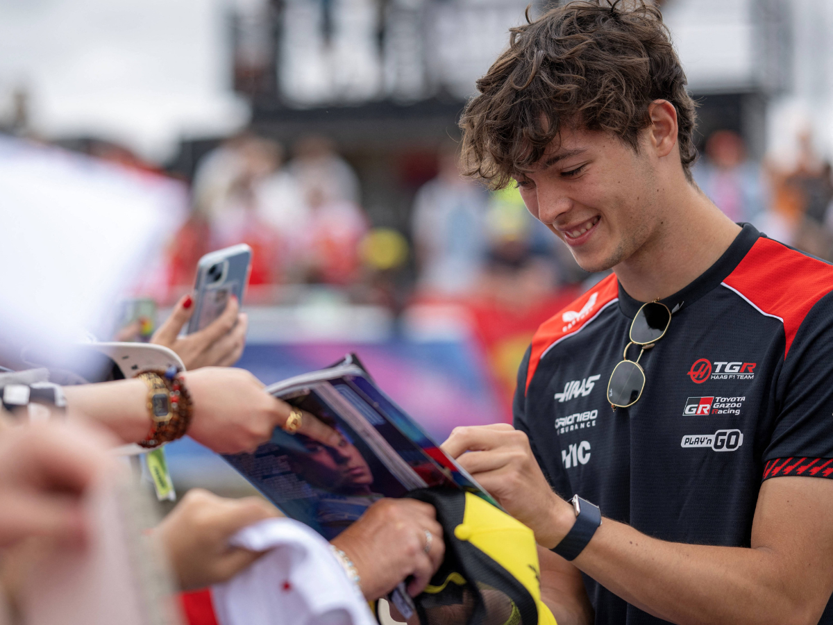 oliver bearman - ilustrasi berita Red Bull Pantau Oliver Bearman, Klaim Keluar Oscar Piastri dari McLaren Dibantah