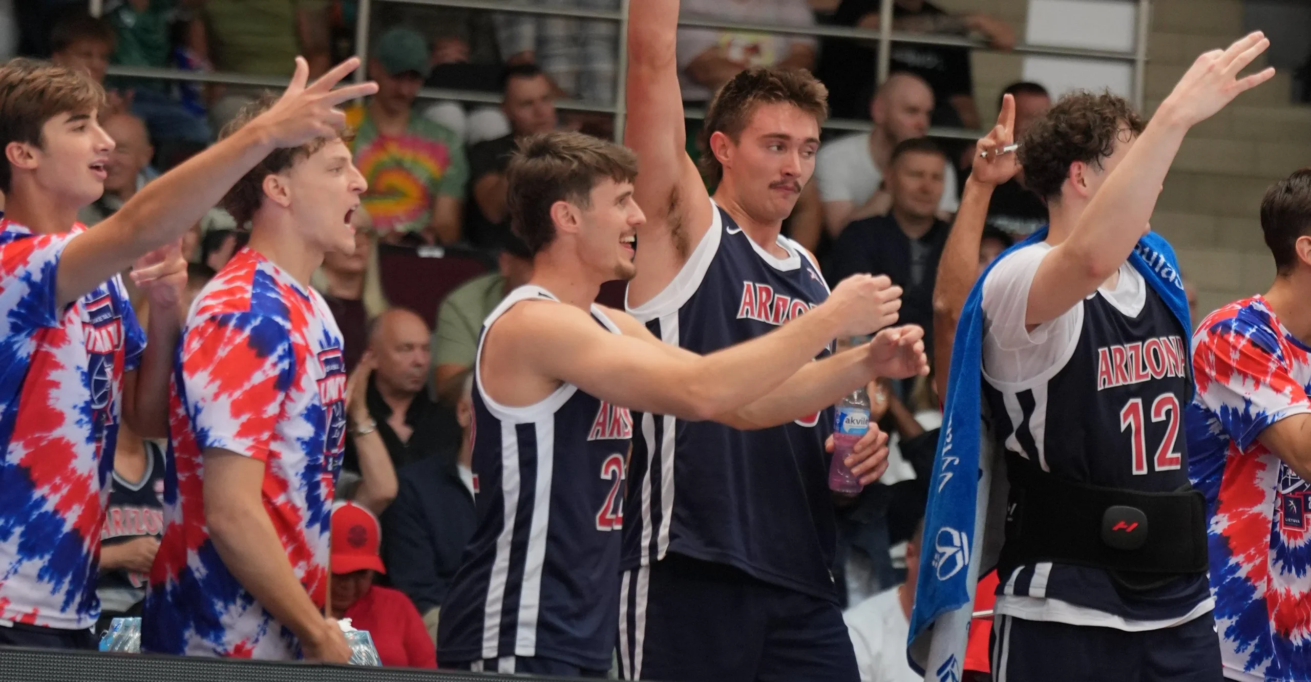 Arizona basketball: Permintaan teks sumber untuk menulis ulang komentar Tommy Lloyd dan Ugnius…
