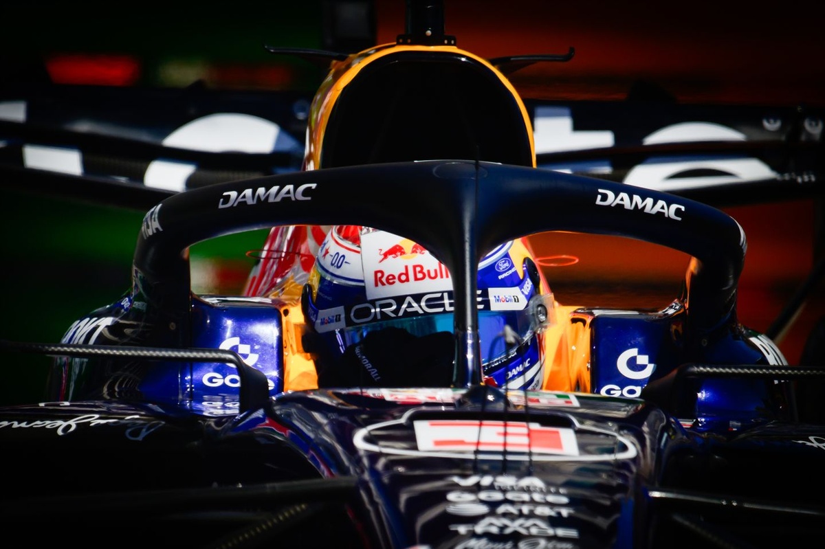 radio max verstappen - ilustrasi berita Bos Racing Bulls Minta Pembalapnya Pelajari Radio Max Verstappen