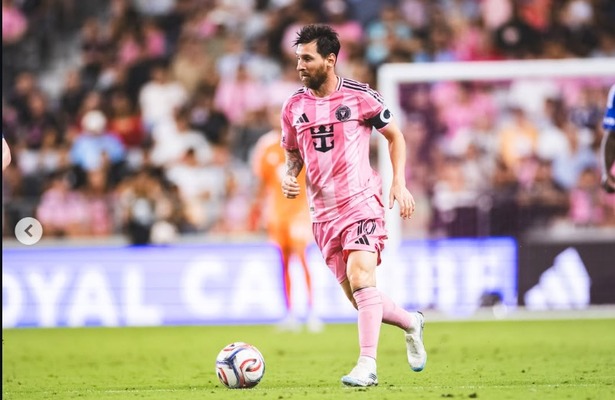 lionel messi - ilustrasi berita Profil Lionel Messi: Akhiri Karier Internasional dengan 125 Gol